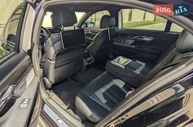 Седан BMW 7 Series 2016 в 
