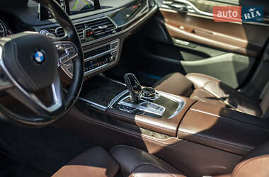 Седан BMW 7 Series 2018 в 