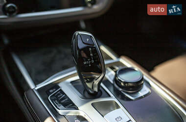 Седан BMW 7 Series 2018 в 