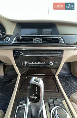 Седан BMW 7 Series 2010 в 