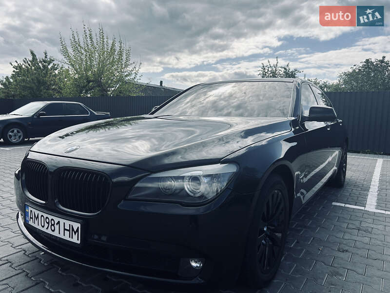 Седан BMW 7 Series 2010 в 