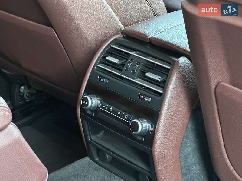Седан BMW 7 Series 2015 в Ужгороде