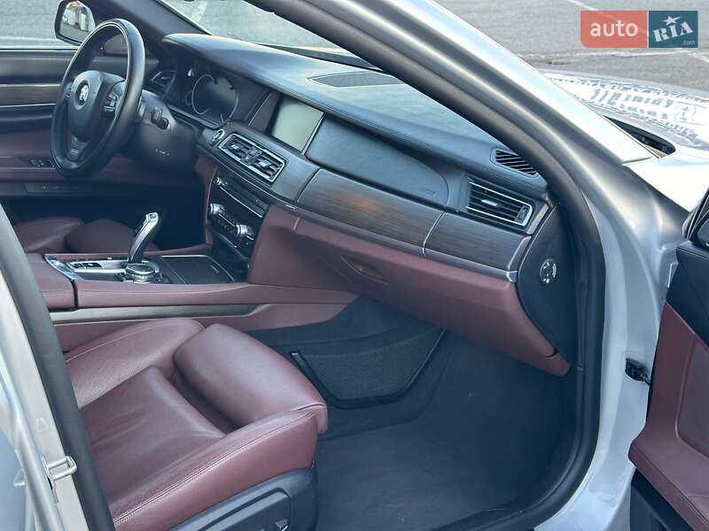 Седан BMW 7 Series 2015 в Ужгороде