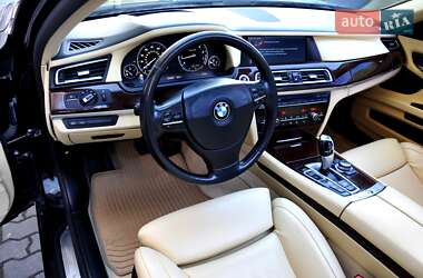 Седан BMW 7 Series 2010 в 