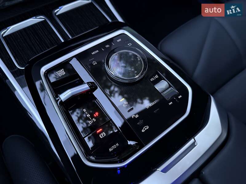 Седан BMW 7 Series 2024 в Киеве