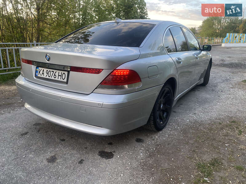Седан BMW 7 Series 2002 в Корце