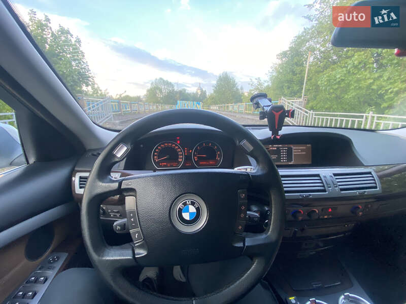Седан BMW 7 Series 2002 в Корце