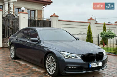 Седан BMW 7 Series 2015 в 