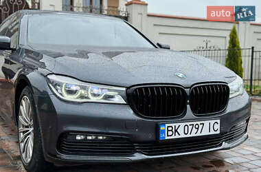 Седан BMW 7 Series 2015 в 