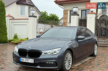 Седан BMW 7 Series 2015 в 