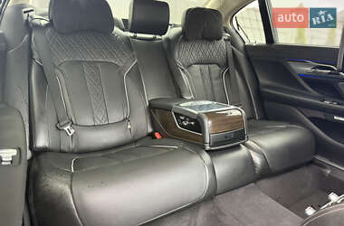 Седан BMW 7 Series 2015 в 