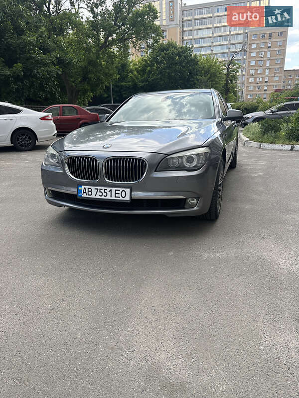 Седан BMW 7 Series 2011 в 