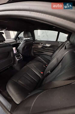 Седан BMW 7 Series 2018 в 