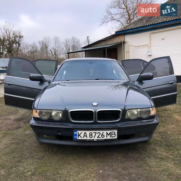 Седан BMW 7 Series 2000 в Умани