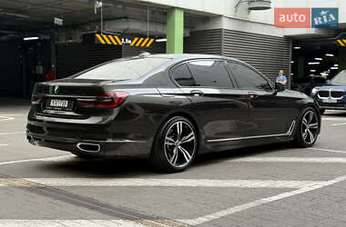 Седан BMW 7 Series 2016 в 
