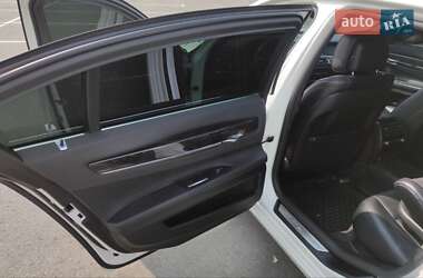 Седан BMW 7 Series 2013 в 