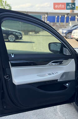 Седан BMW 7 Series 2018 в 