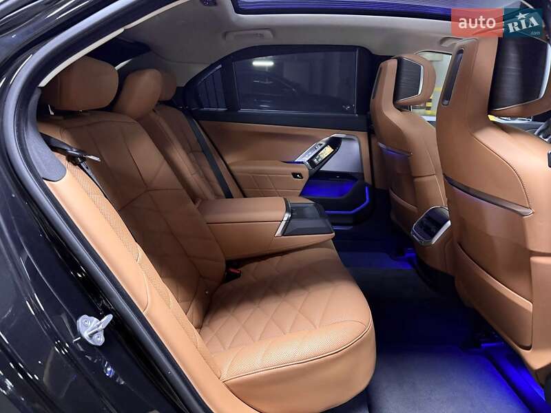 Седан BMW 7 Series 2023 в Киеве