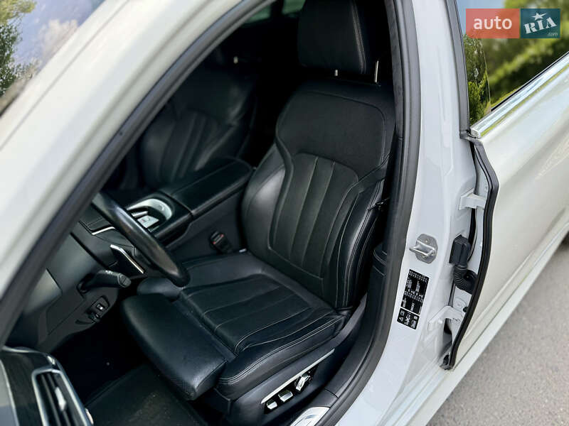 Седан BMW 7 Series 2015 в Черновцах