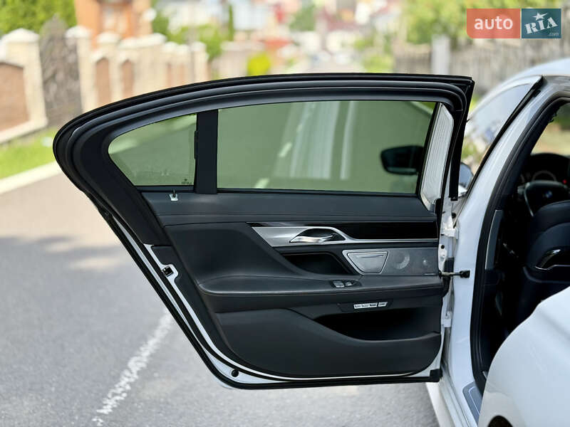 Седан BMW 7 Series 2015 в Черновцах