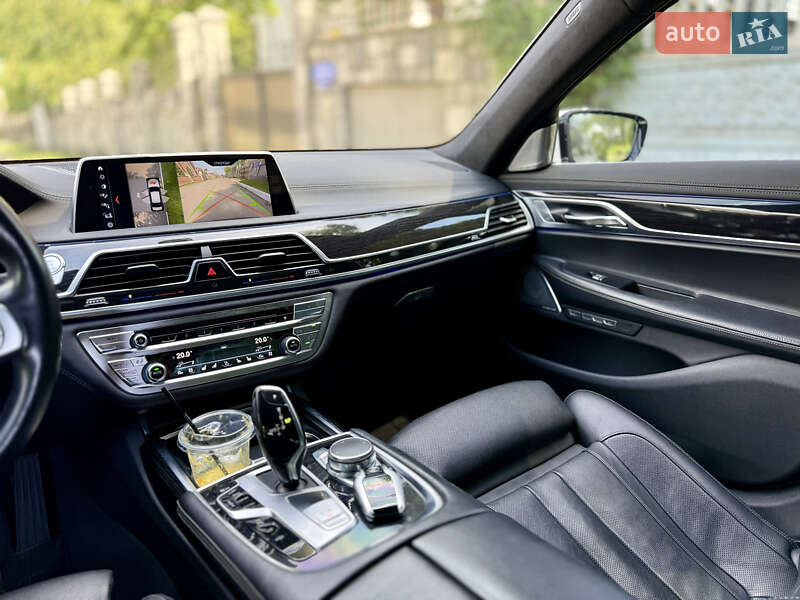 Седан BMW 7 Series 2015 в Черновцах