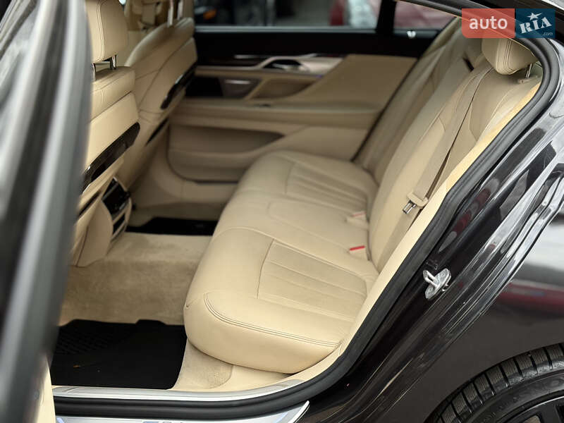 Седан BMW 7 Series 2016 в Киеве