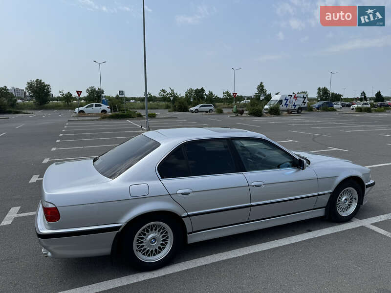 Седан BMW 7 Series 1998 в Рени