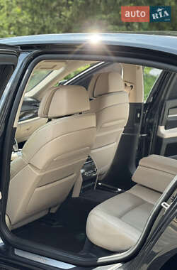 Седан BMW 7 Series 2010 в  фото 15 Седан BMW 7 Series 2010 в