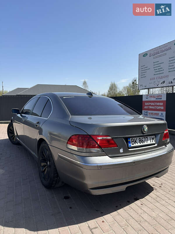 Седан BMW 7 Series 2006 в Рокитному