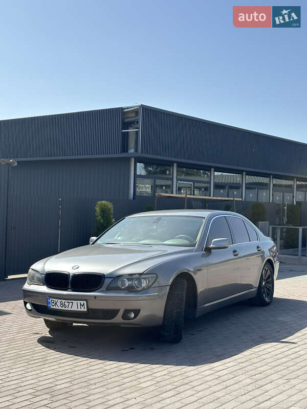Седан BMW 7 Series 2006 в Рокитному