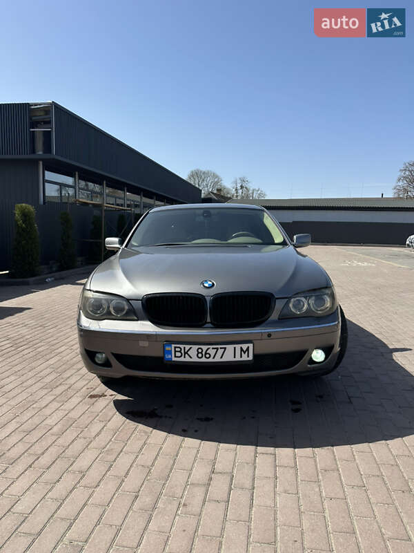 Седан BMW 7 Series 2006 в Рокитному
