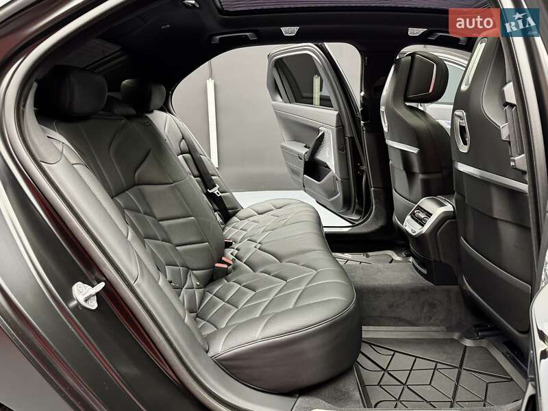 Седан BMW 7 Series 2022 в Києві