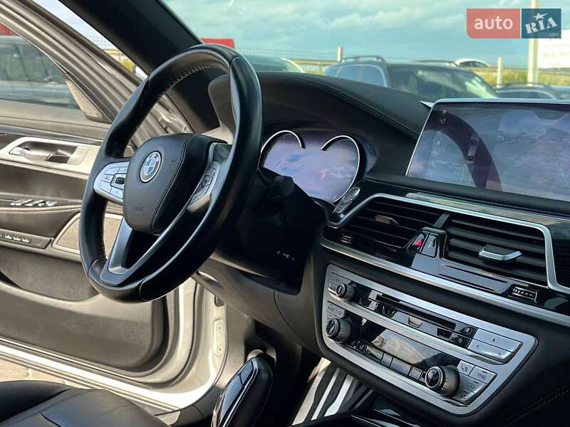 Седан BMW 7 Series 2018 в Львове