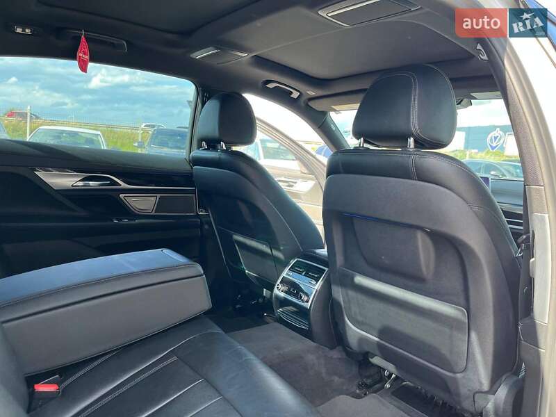 Седан BMW 7 Series 2018 в Львове