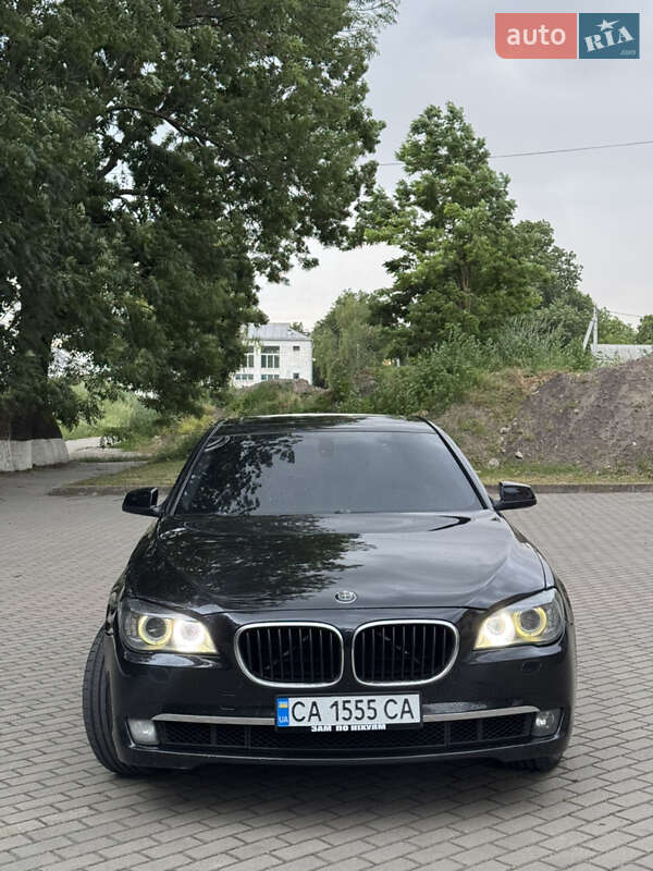 Седан BMW 7 Series 2012 в Шполі