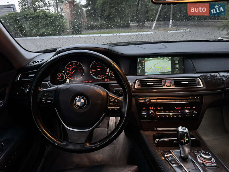Седан BMW 7 Series 2012 в Шполі