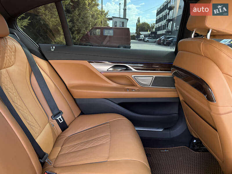 Седан BMW 7 Series 2015 в Хмельницькому