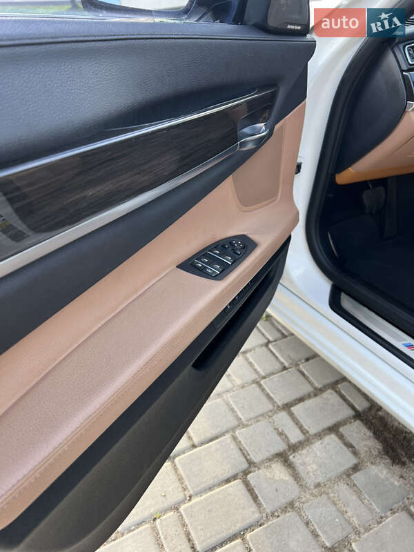 Седан BMW 7 Series 2014 в Львове