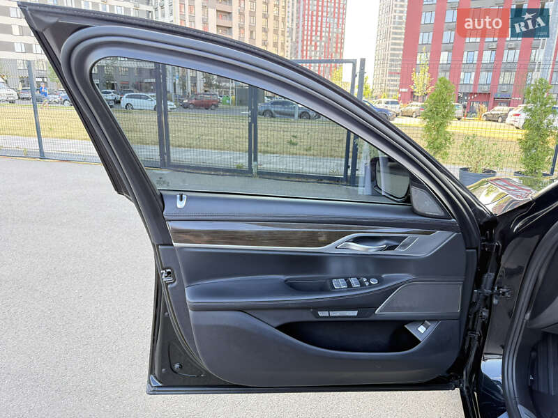Седан BMW 7 Series 2016 в Киеве