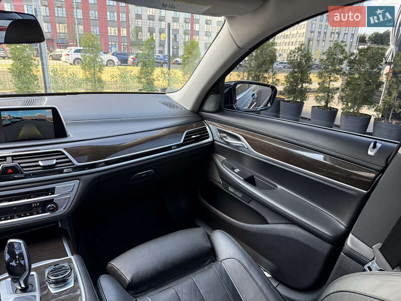 Седан BMW 7 Series 2016 в Киеве