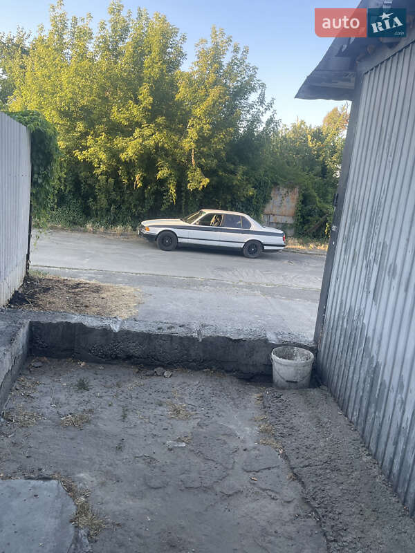 Седан BMW 7 Series 1988 в Києві