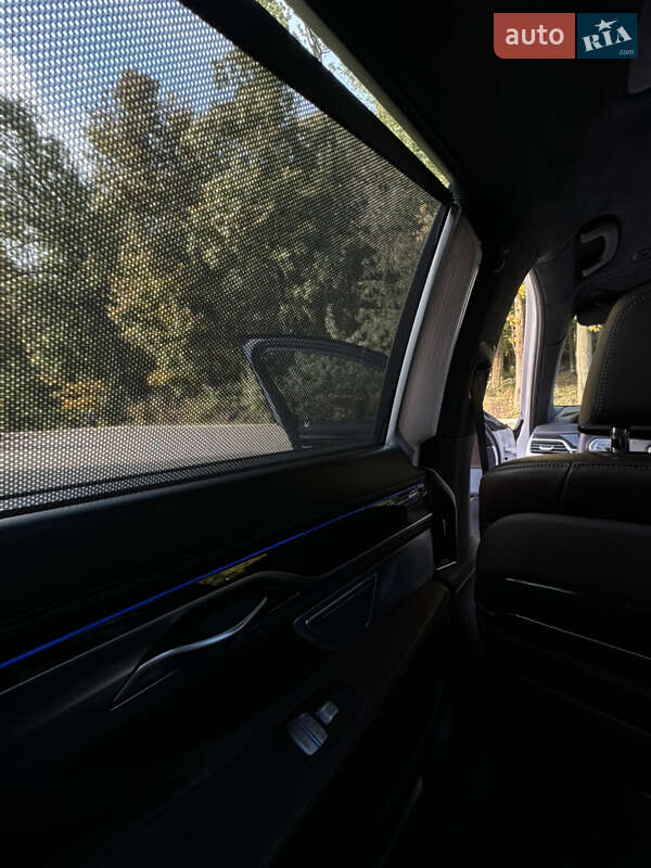 Седан BMW 7 Series 2017 в Львові