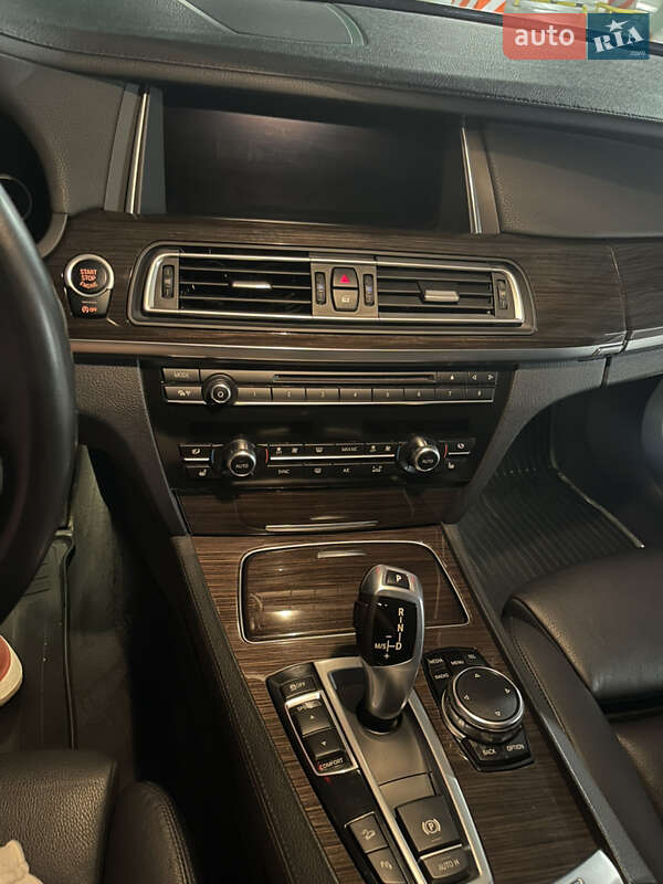 Седан BMW 7 Series 2015 в Львові