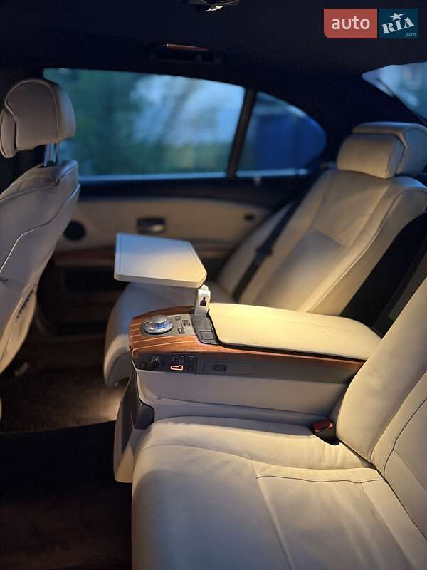 Седан BMW 7 Series 2003 в Гореничах