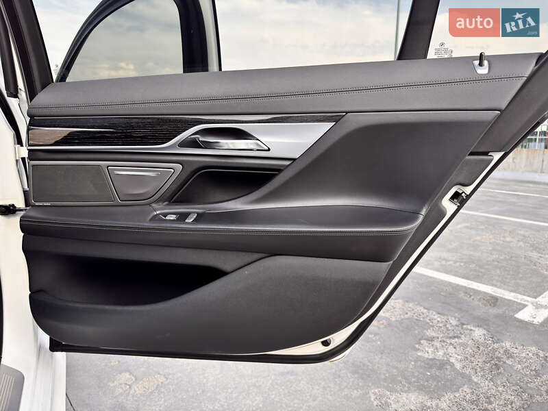 Седан BMW 7 Series 2015 в Киеве фото 20 Седан BMW 7 Series 2015 в Киеве