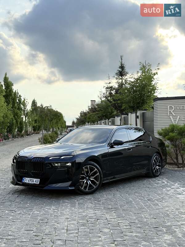 Седан BMW 7 Series 2023 в Львові