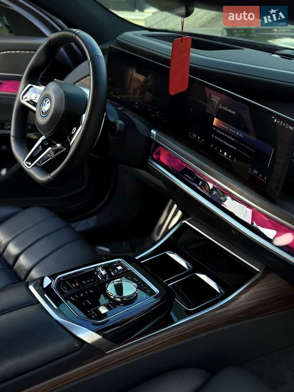 Седан BMW 7 Series 2023 в Львові