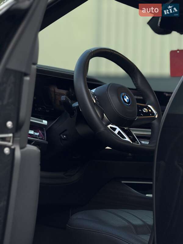 Седан BMW 7 Series 2023 в Львові