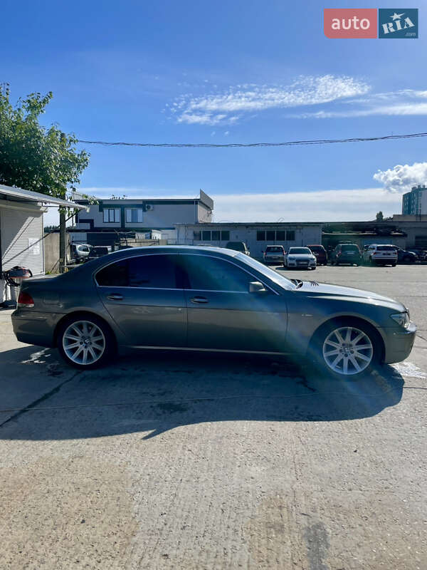 Седан BMW 7 Series 2007 в Вараші