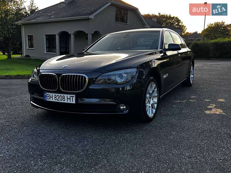 Седан BMW 7 Series 2011 в 